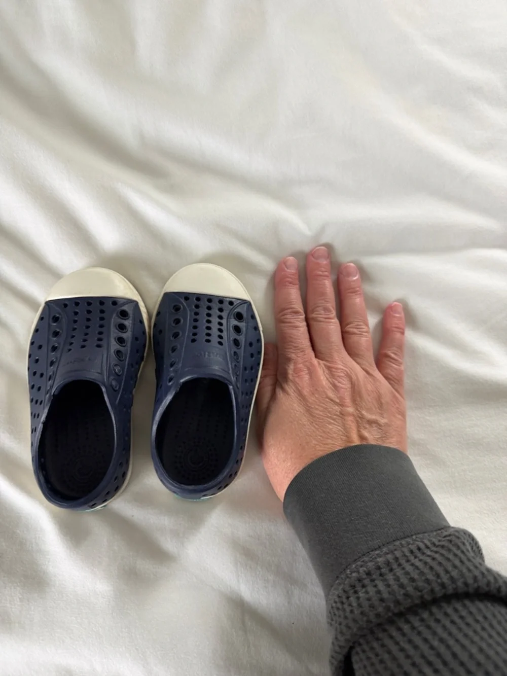 Native Jefferson Toddler Navy and White Water Shoes Size C5 Unisex